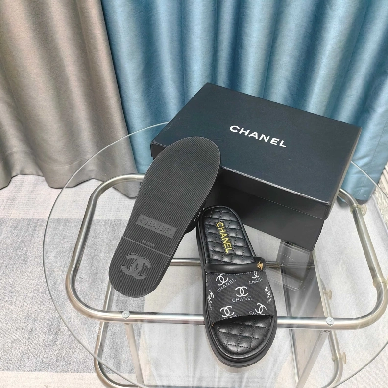 Minimalist Chxnxl Slippers 121758