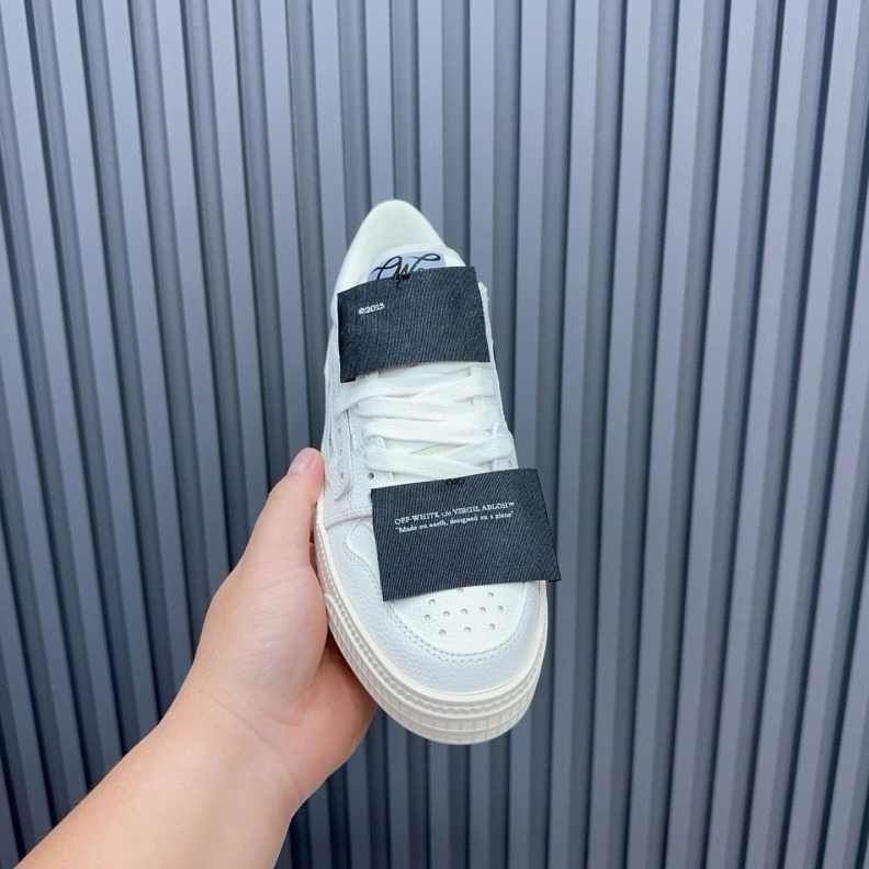 Trendsetting Off-Whxtx Sneakers 207791