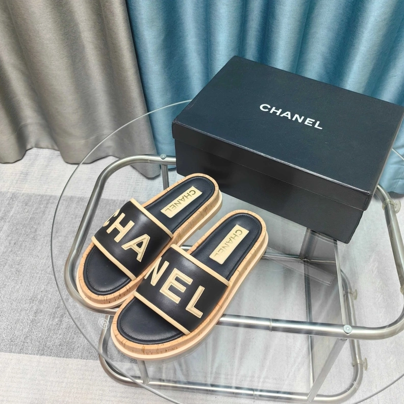 WellDesigned Chxnxl Slippers 121746