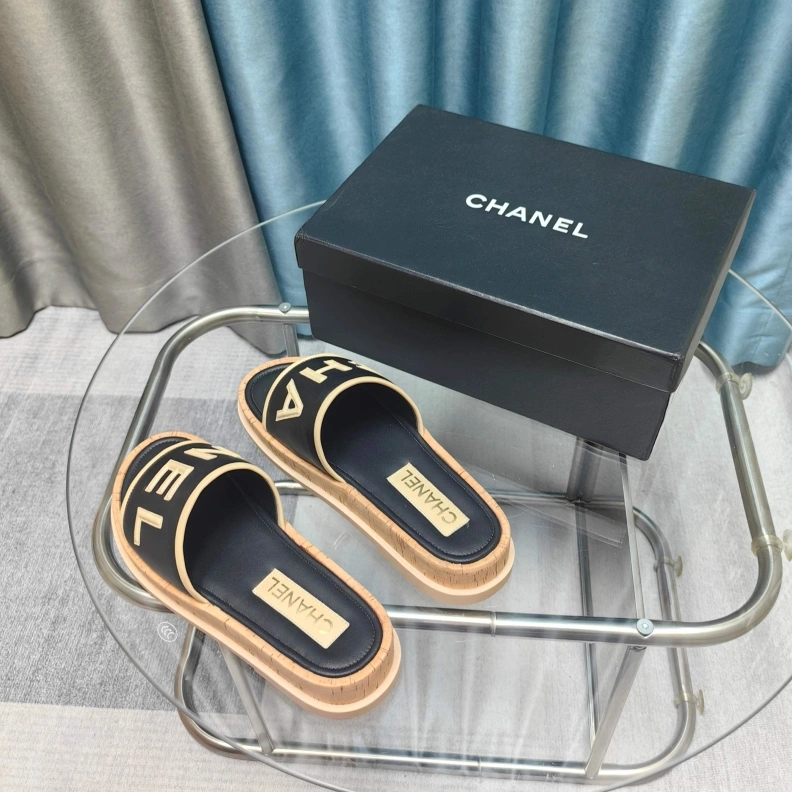 WellDesigned Chxnxl Slippers 121746