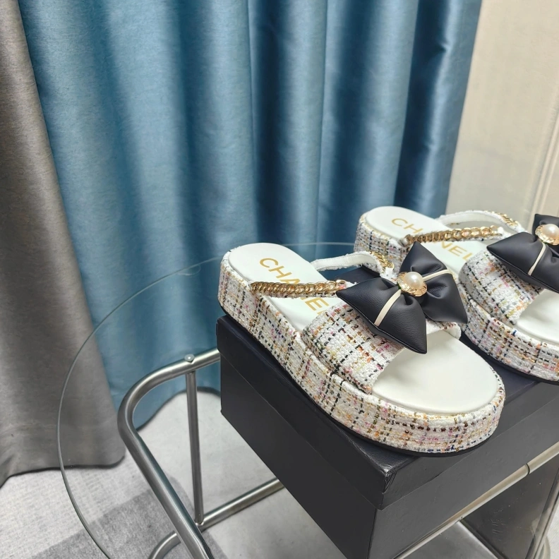 Elegant Chxnxl Slippers 121737