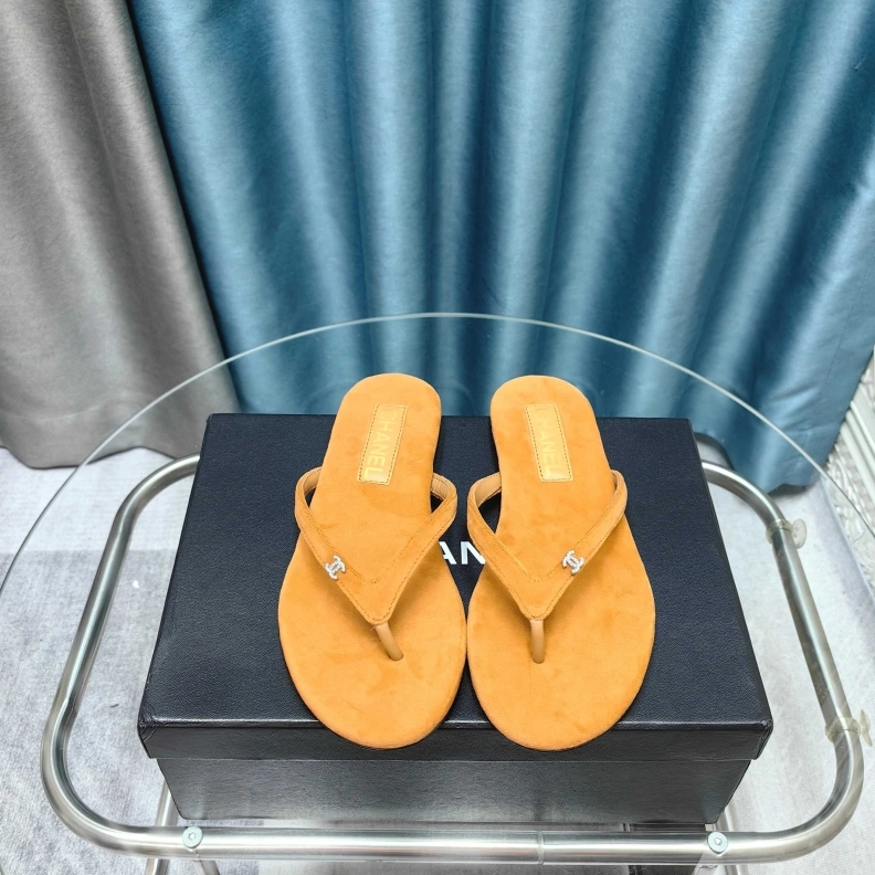 Durable Chxnxl Slippers 121729