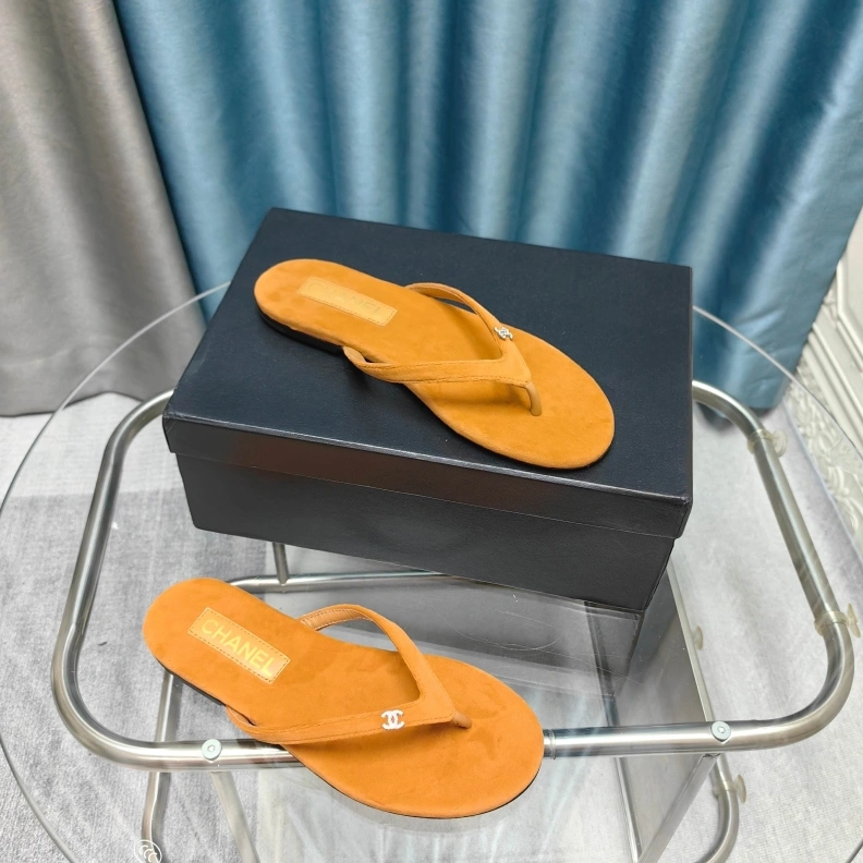 Durable Chxnxl Slippers 121729