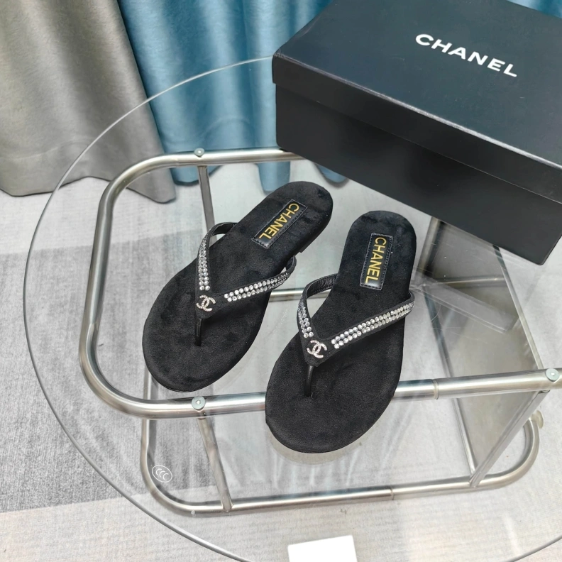 Comfortable Chxnxl Slippers 121723