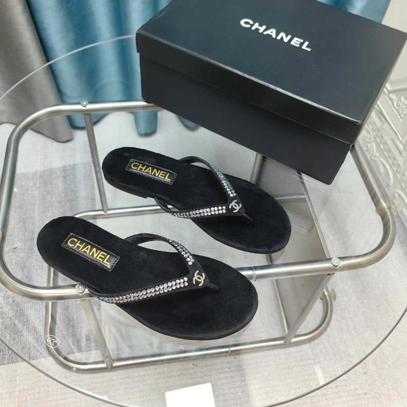 Comfortable Chxnxl Slippers 121723