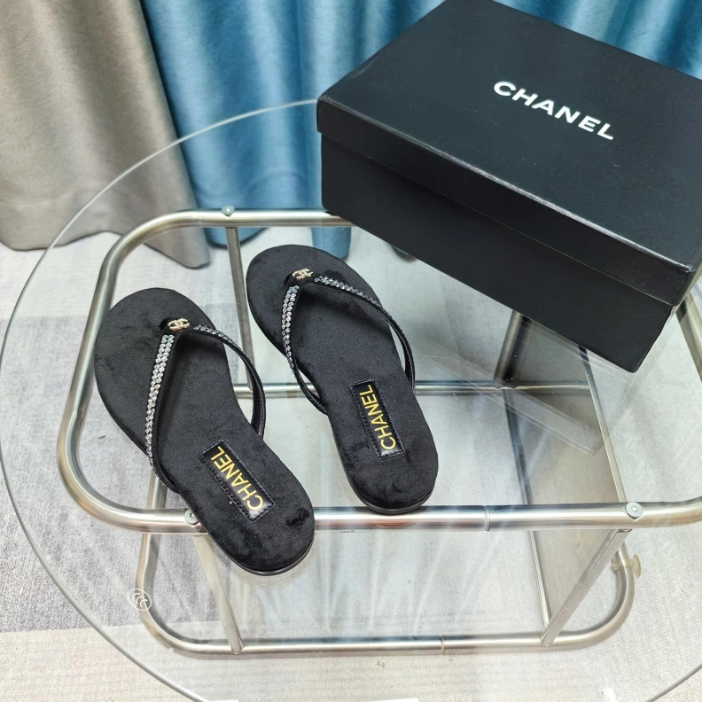 Comfortable Chxnxl Slippers 121723