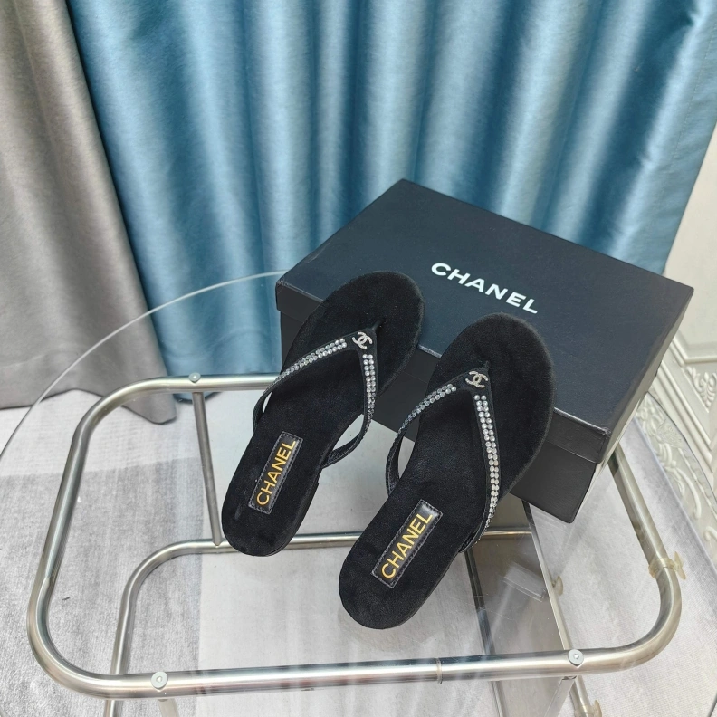 Comfortable Chxnxl Slippers 121723