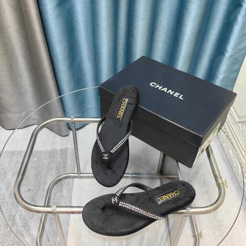 Comfortable Chxnxl Slippers 121723