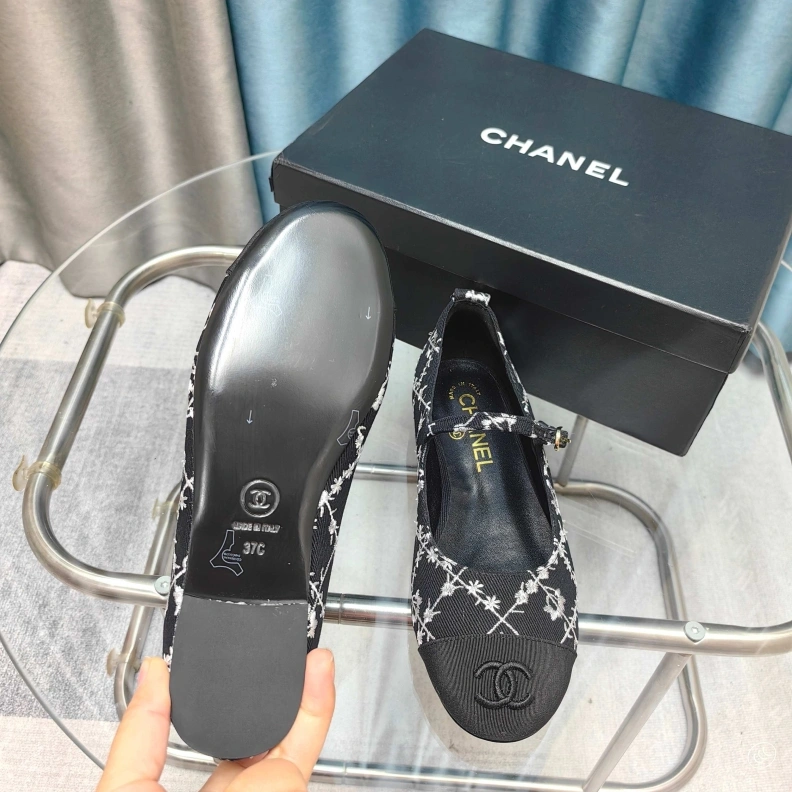 Comfortable Chxnxl Slippers 121726