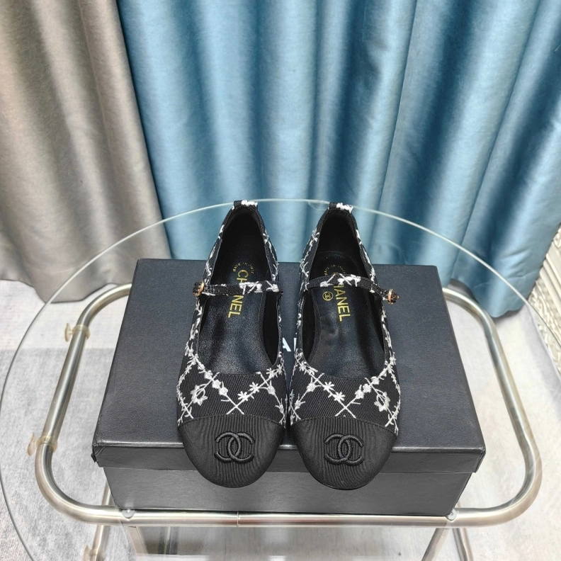 Comfortable Chxnxl Slippers 121726