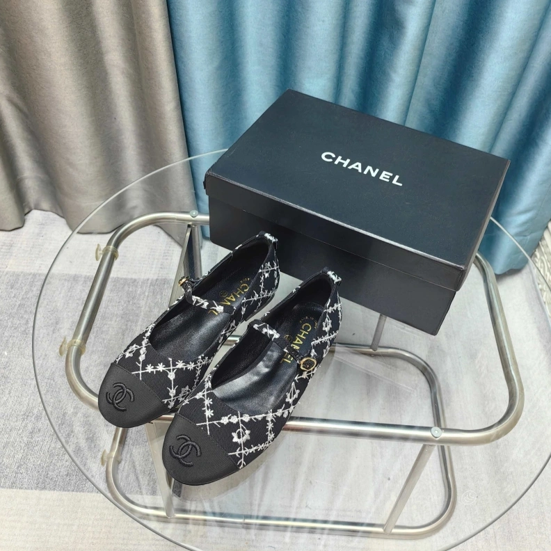 Comfortable Chxnxl Slippers 121726