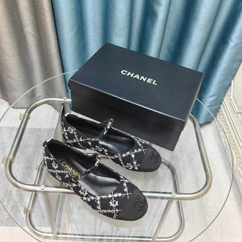 Comfortable Chxnxl Slippers 121726