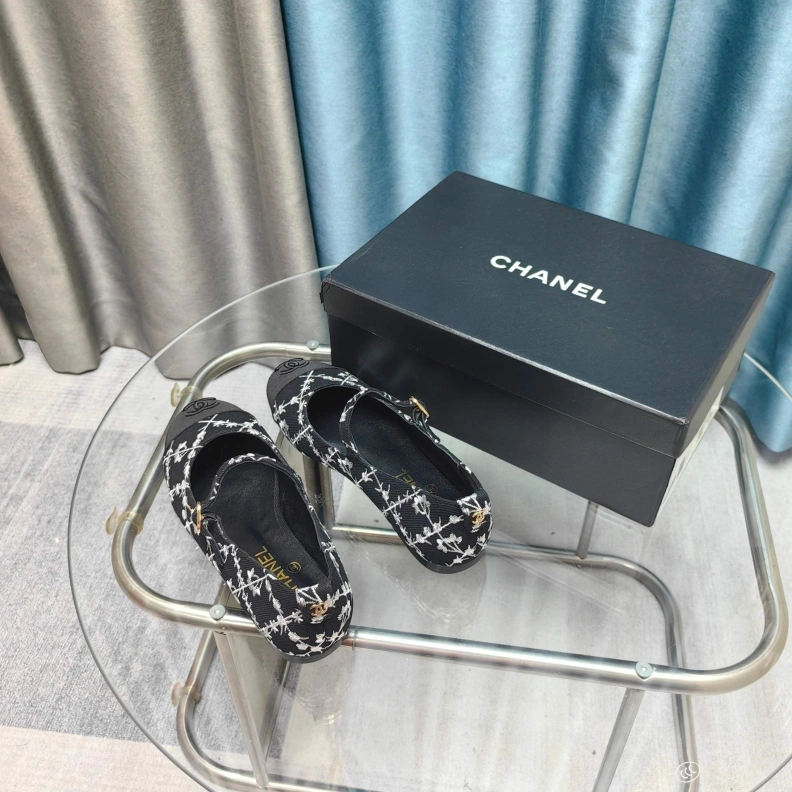 Comfortable Chxnxl Slippers 121726