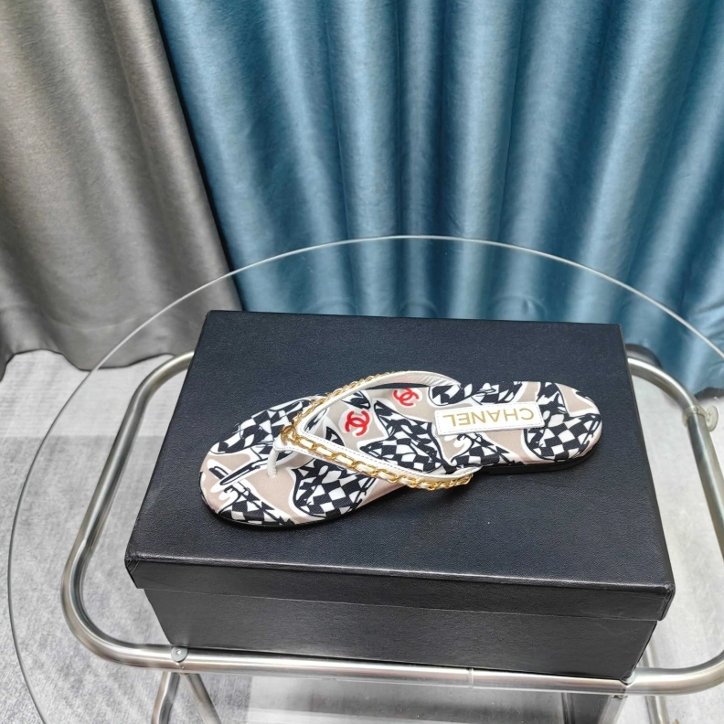Sophisticated Chxnxl Slippers 121721