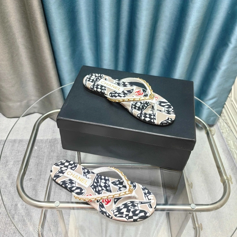 Sophisticated Chxnxl Slippers 121721