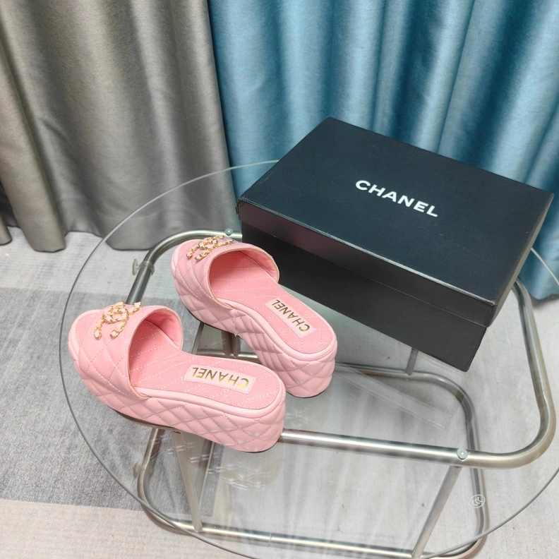 Cozy Chxnxl Slippers 121710
