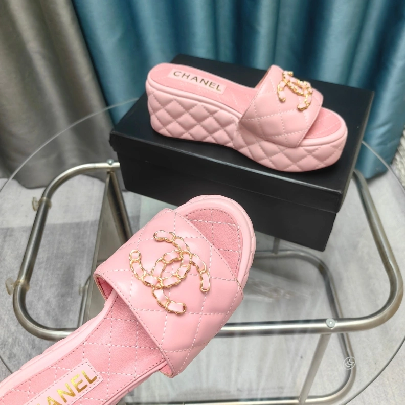 Cozy Chxnxl Slippers 121710