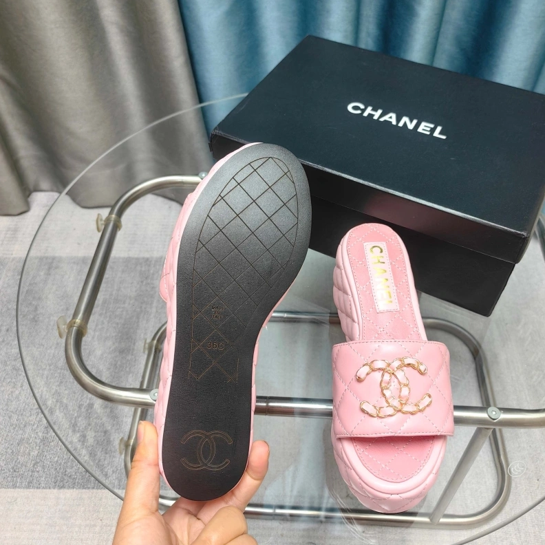Cozy Chxnxl Slippers 121710
