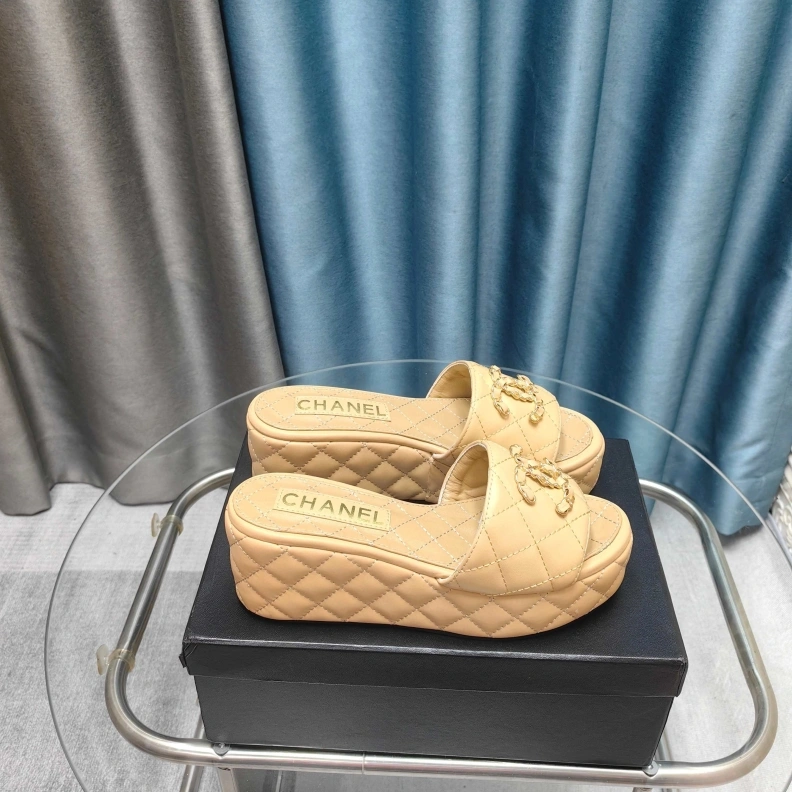 Flexible Chxnxl Slippers 121708