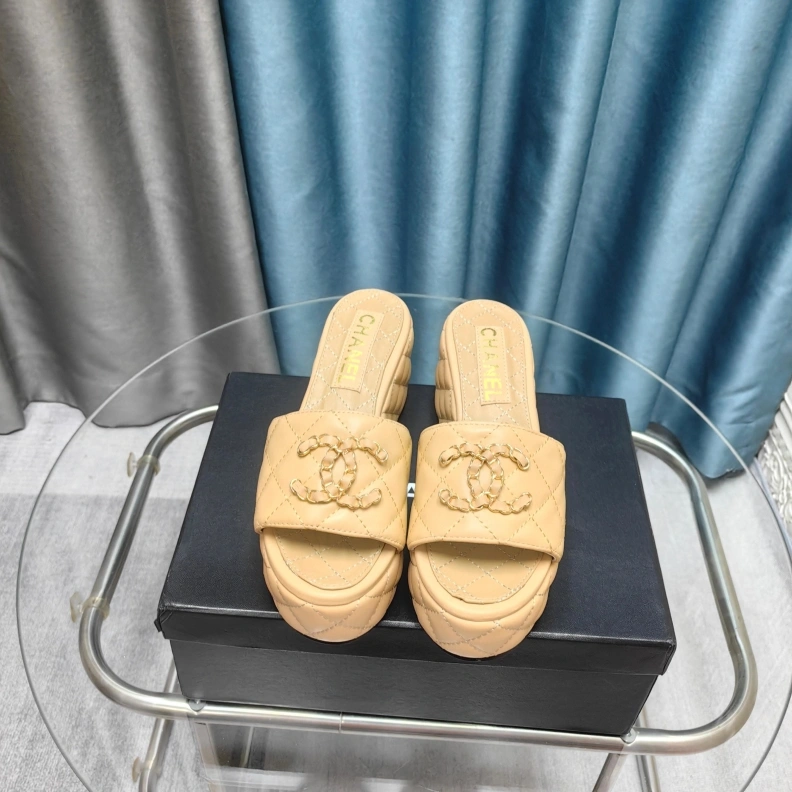 Flexible Chxnxl Slippers 121708