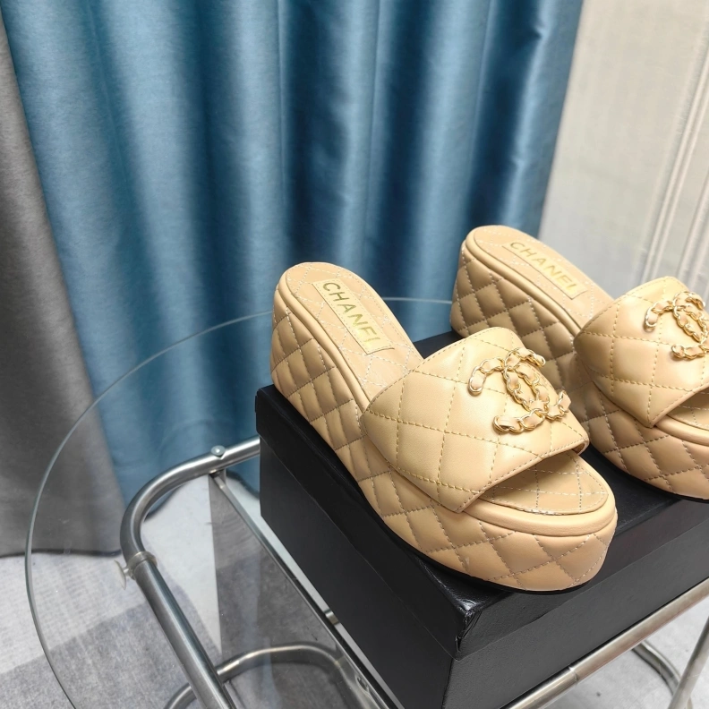 Flexible Chxnxl Slippers 121708