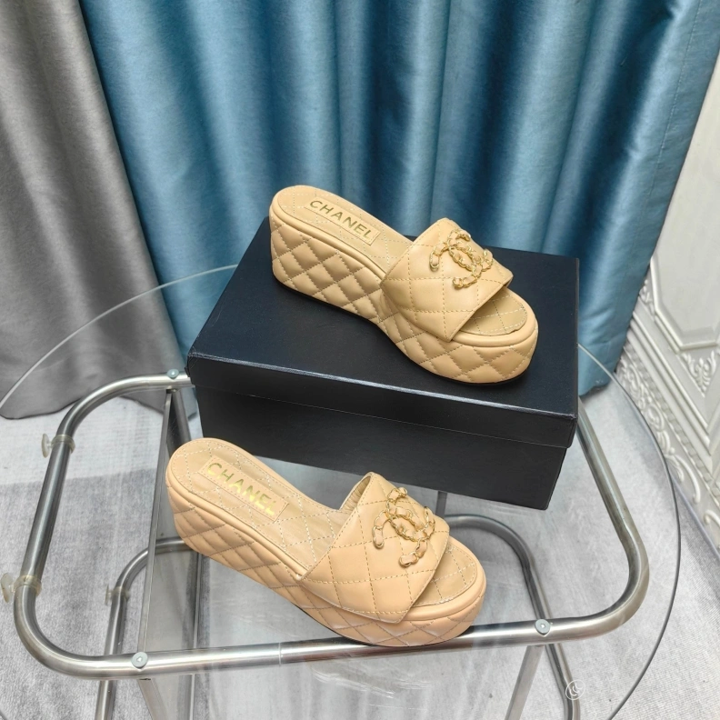 Flexible Chxnxl Slippers 121708