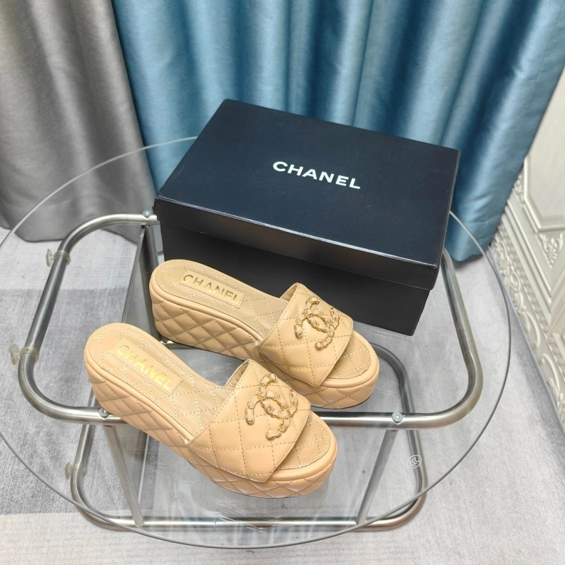Flexible Chxnxl Slippers 121708