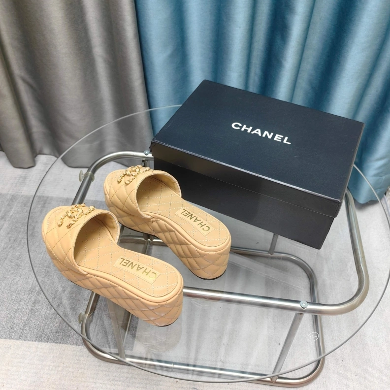 Flexible Chxnxl Slippers 121708