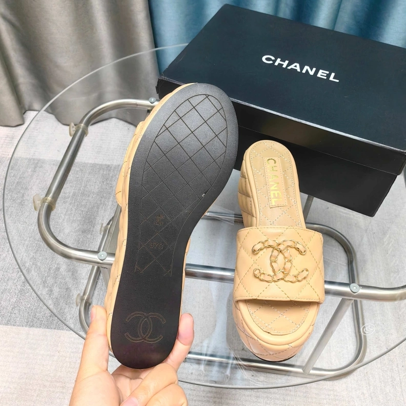 Flexible Chxnxl Slippers 121708