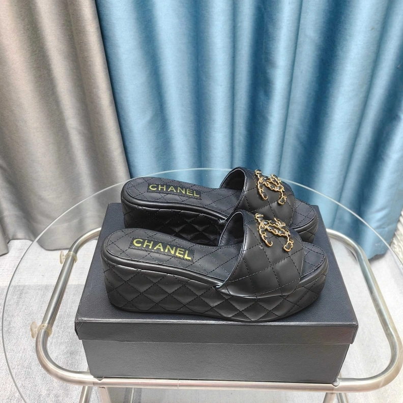 Trendy Chxnxl Slippers 121705