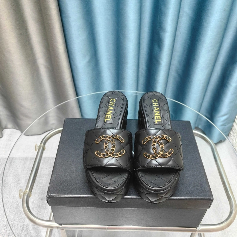 Trendy Chxnxl Slippers 121705