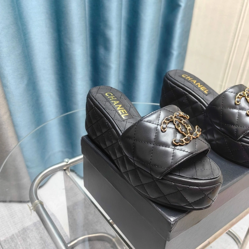 Trendy Chxnxl Slippers 121705