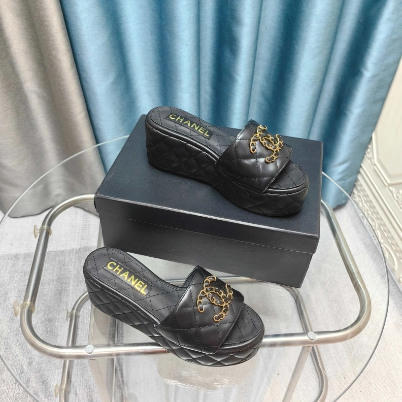 Trendy Chxnxl Slippers 121705