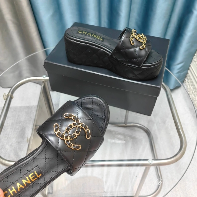 Trendy Chxnxl Slippers 121705