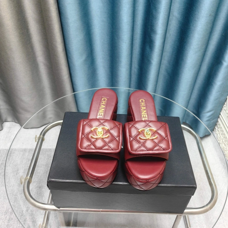WellDesigned Chxnxl Slippers 121716