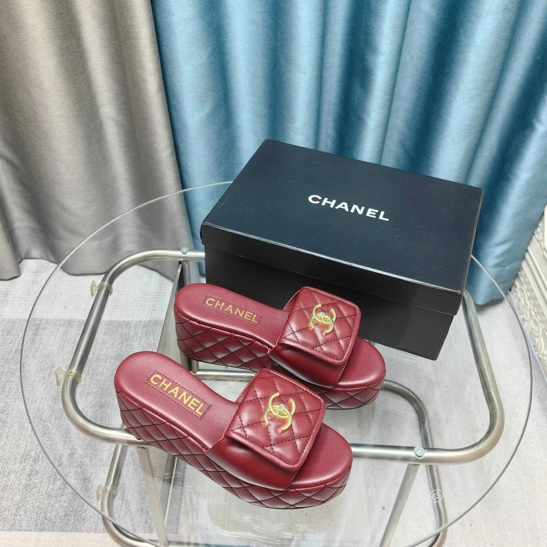 WellDesigned Chxnxl Slippers 121716