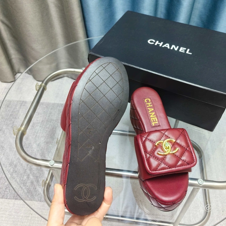 WellDesigned Chxnxl Slippers 121716