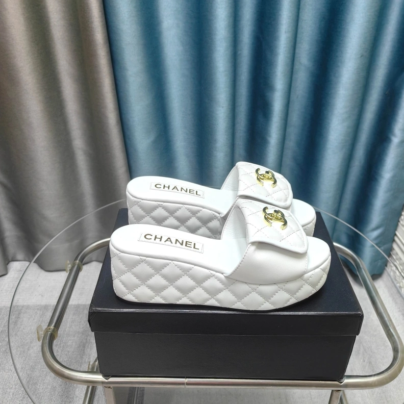 Flexible Chxnxl Slippers 121717