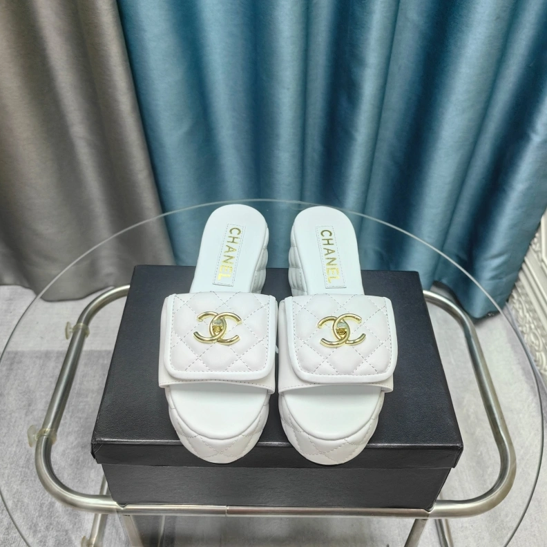 Flexible Chxnxl Slippers 121717