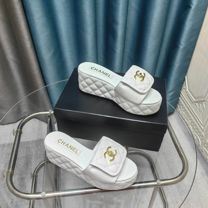 Flexible Chxnxl Slippers 121717