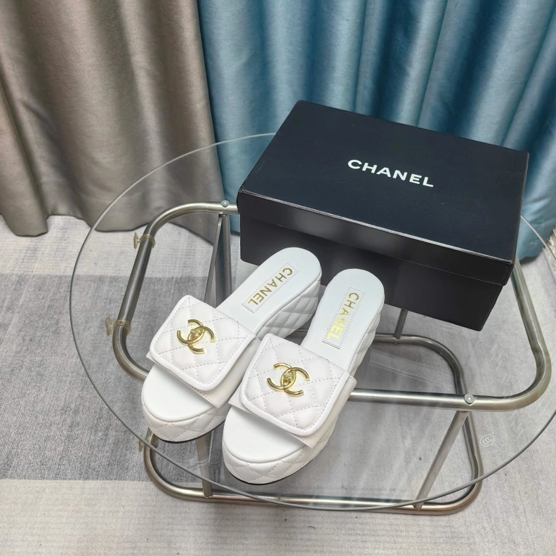 Flexible Chxnxl Slippers 121717