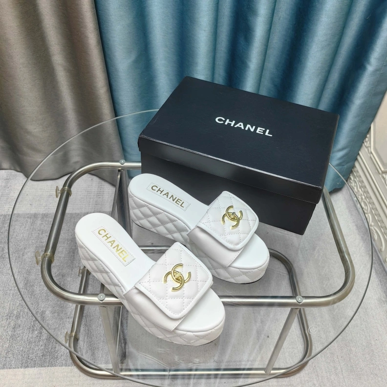 Flexible Chxnxl Slippers 121717