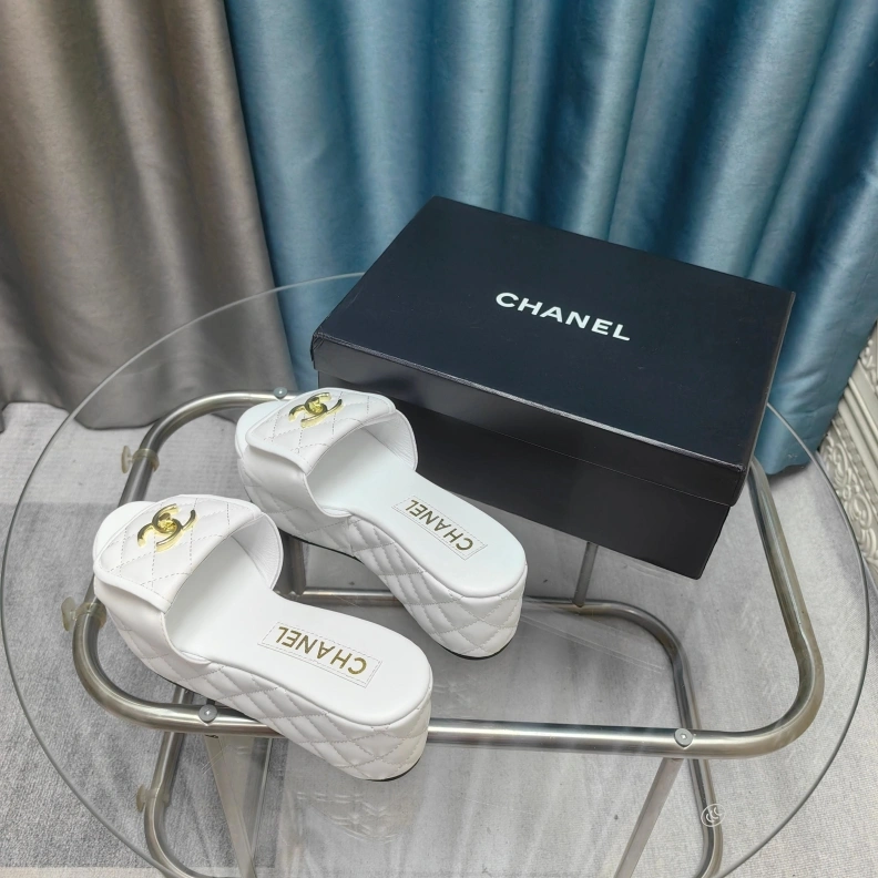 Flexible Chxnxl Slippers 121717