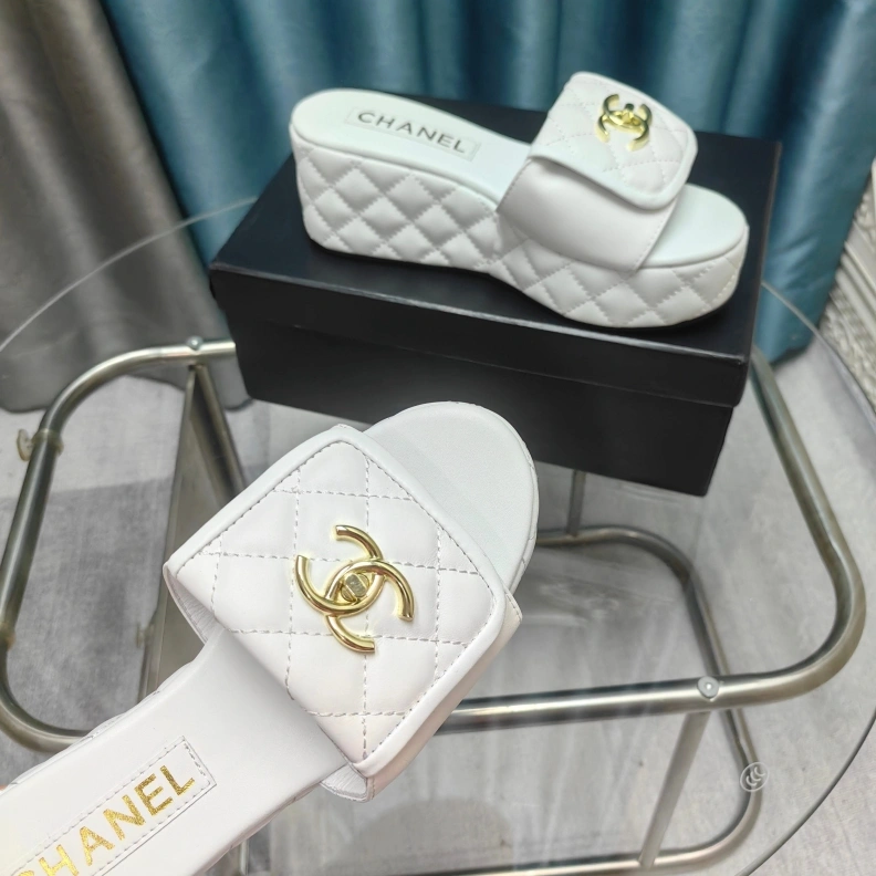 Flexible Chxnxl Slippers 121717