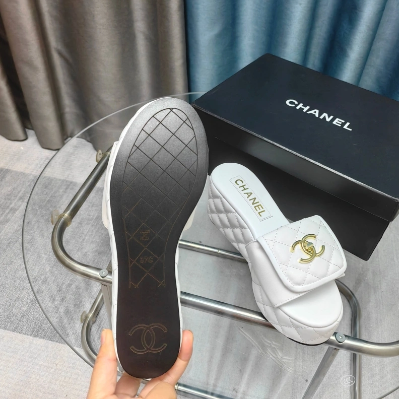 Flexible Chxnxl Slippers 121717