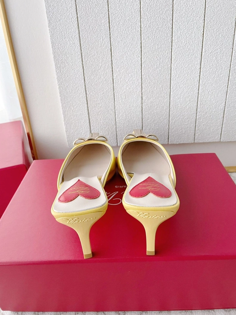 Trendsetting Gxvxnchy Sandals 153027