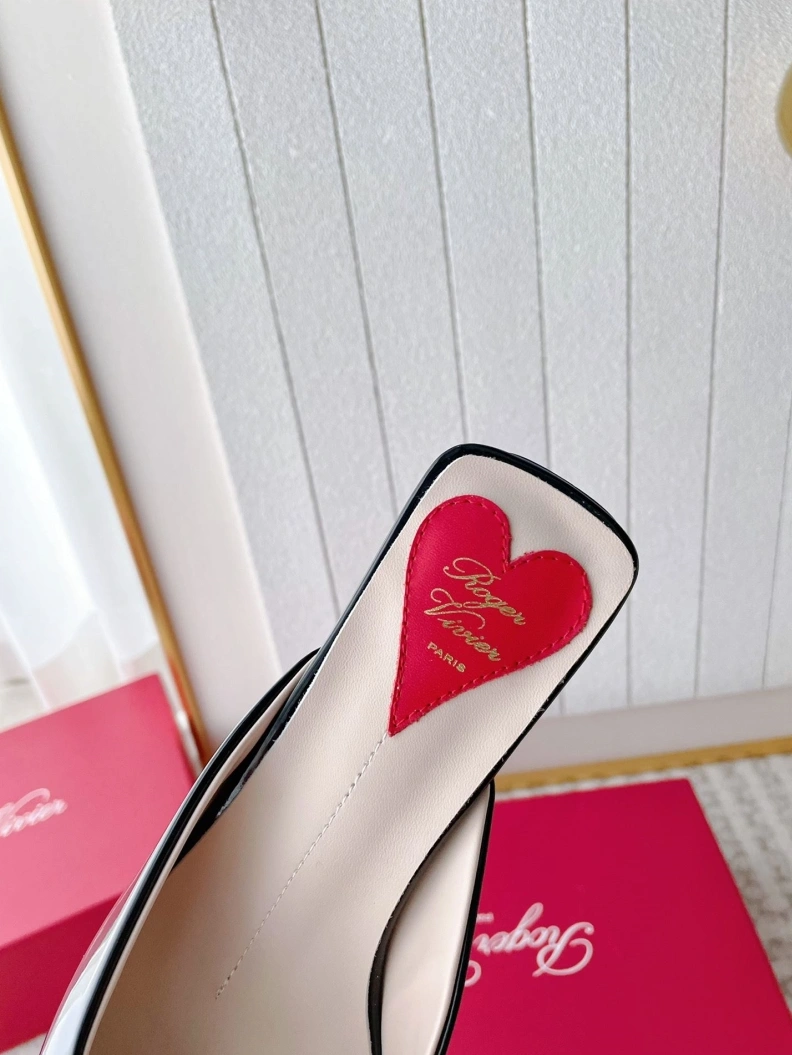 Gxvxnchy Sandals Sleek 153031