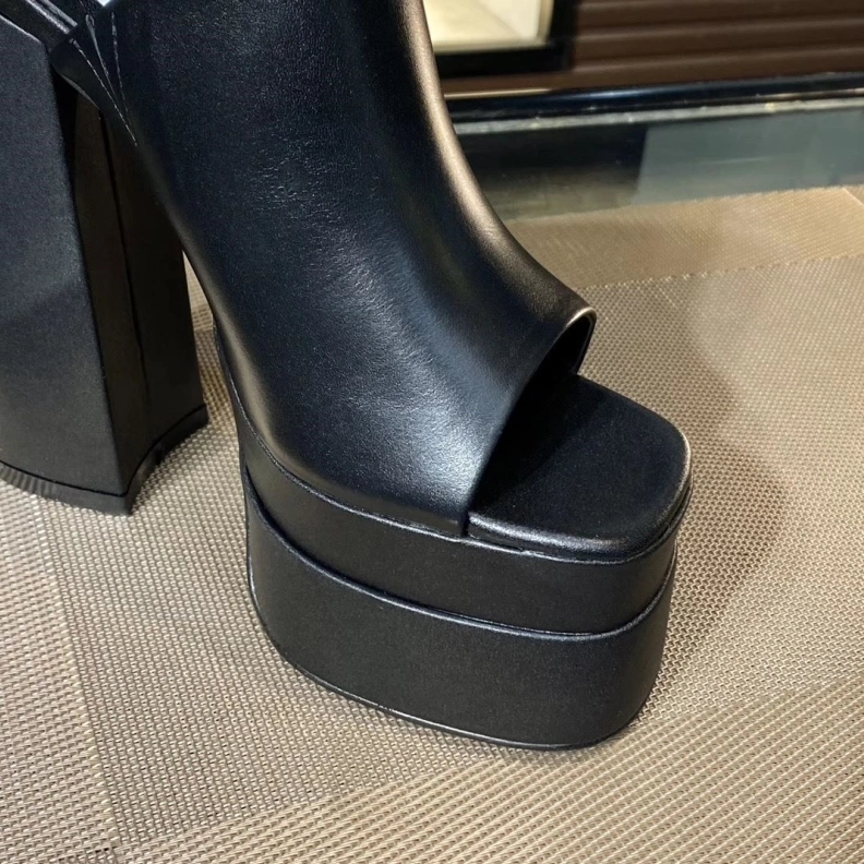 Refined Gxvxnchy Sandals 153020