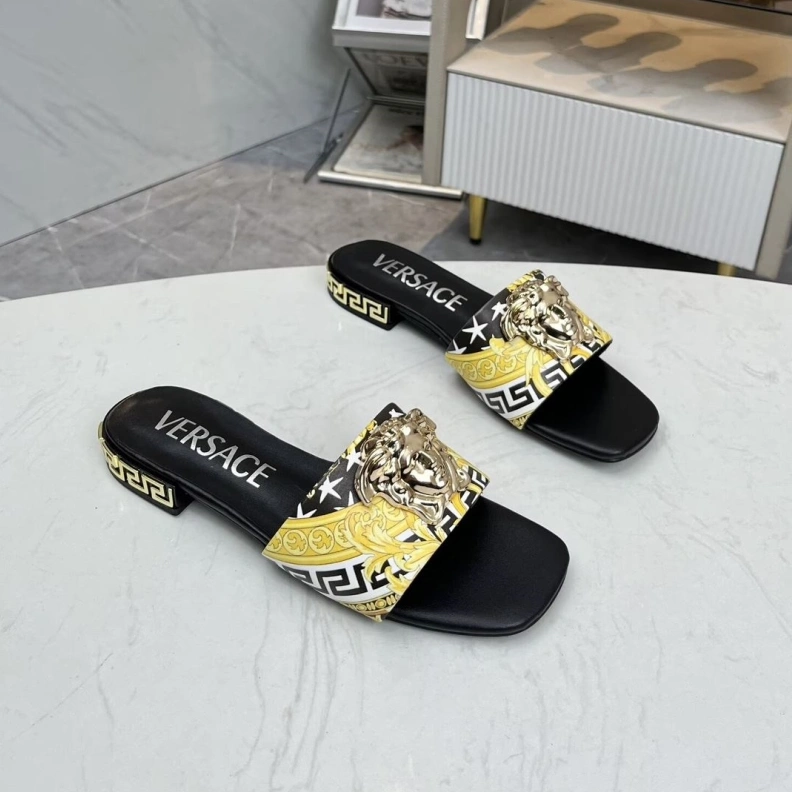 Timeless Gxvxnchy Slippers 152886
