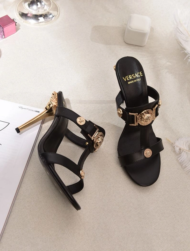 Resilient Gxvxnchy Sandals 152986